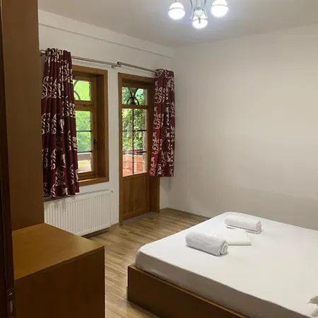 Fusha E Gjes فندق فالبني