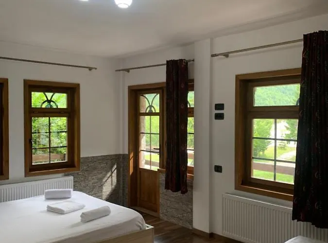 Fusha E Gjes 酒店 3*