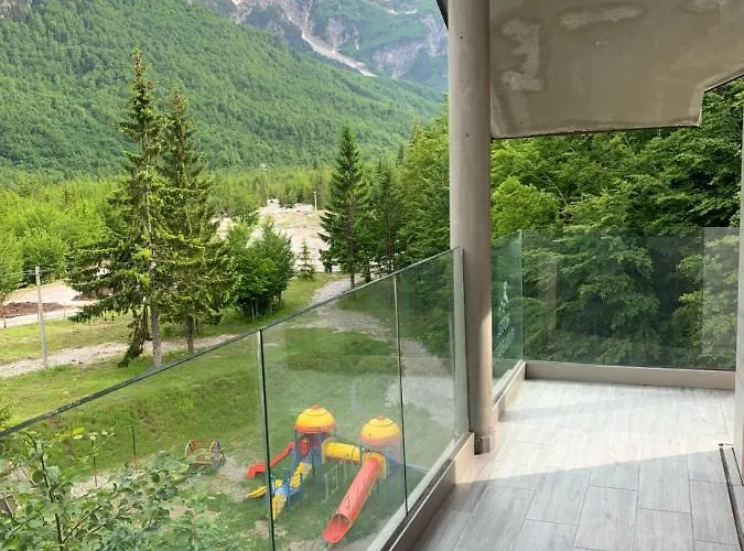 Отель Fusha E Gjes 3*