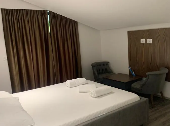 Отель Fusha E Gjes 3*